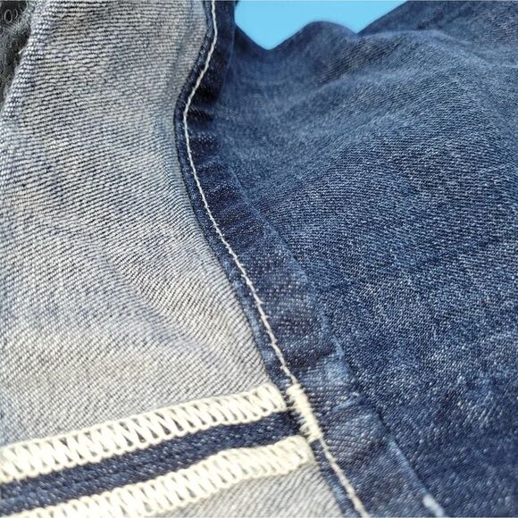 🔥Maurices Vigoss Rhinestone studded dark distressed jeans capri pants - Picture 4 of 11